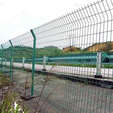 四川厂价供应护栏网围栏网防护网公路市政小区隔离网